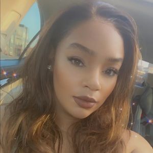 Meet your Posher, Ebony